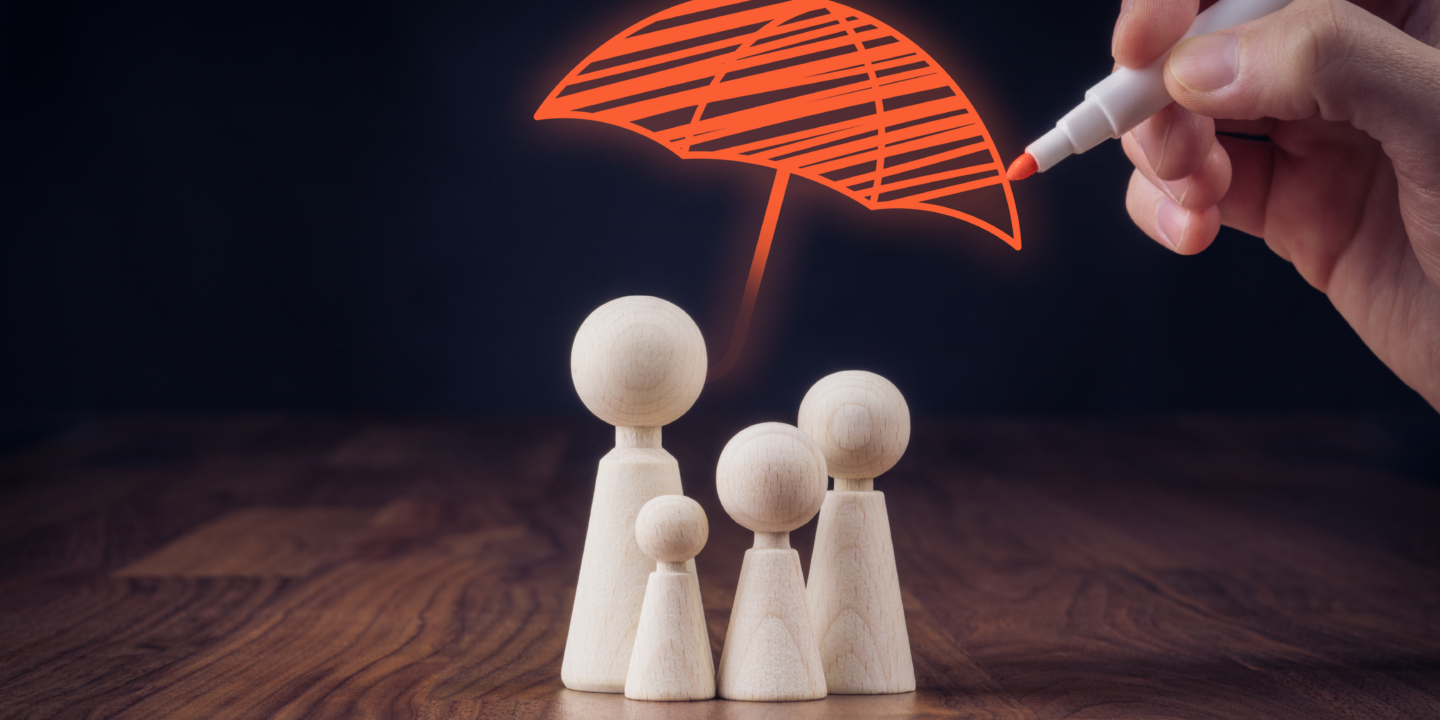 A person sketches a family under an umbrella, capturing a moment of togetherness and protection from the rain.