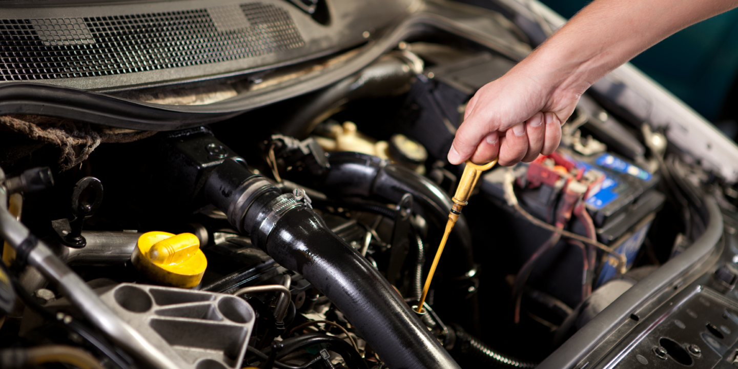 Picture of Mechanic fixing a car.