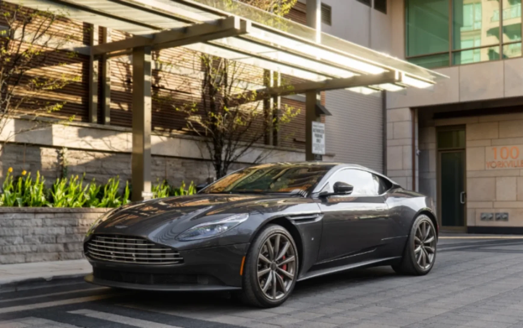 Aston Martin DBS V12